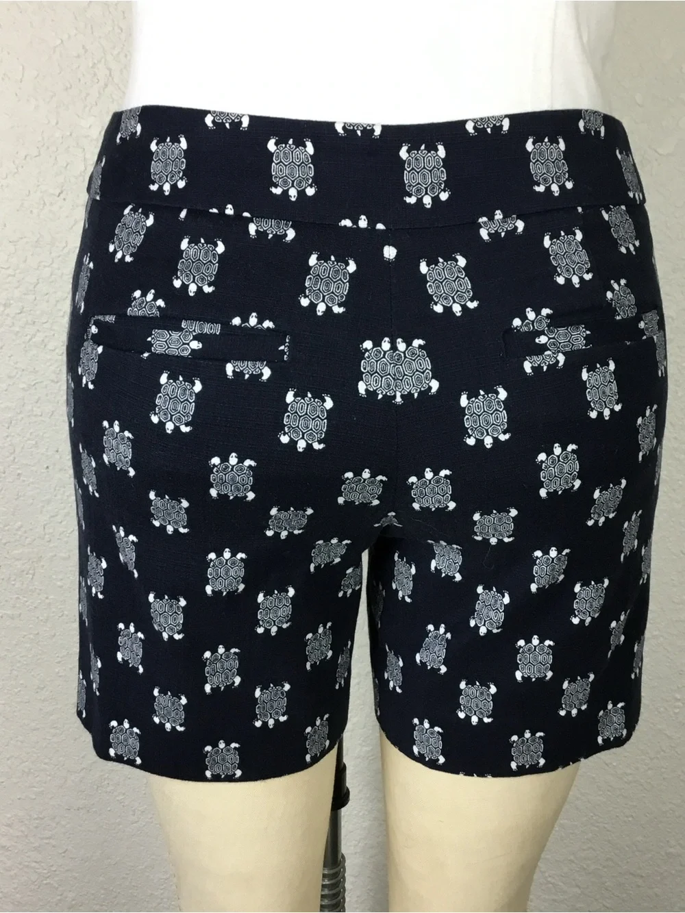 Navy Patterned Cotton Blend Shorts Ann Taylor Womens Size 2 Blue turtle Cotton